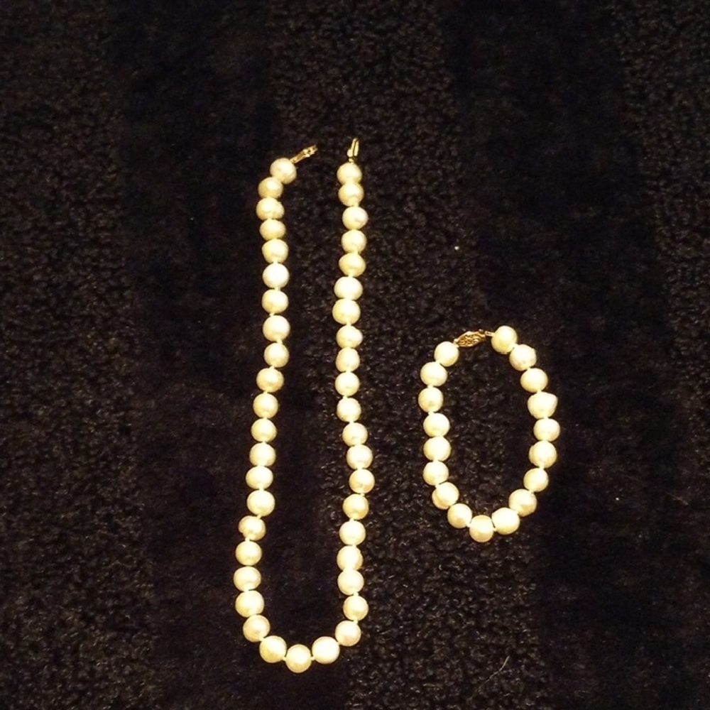 CULTURED & NATURAL FRESHWATER WHITE PEARL NECKLACE & BRACELET SET: 10mm - 18"L